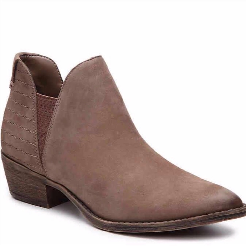 Steve Madden Ayce Chelsea Boot